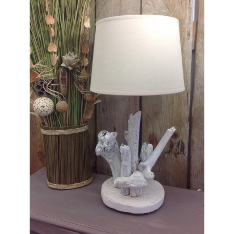 Lampe en bois flotté coeur osier blanc