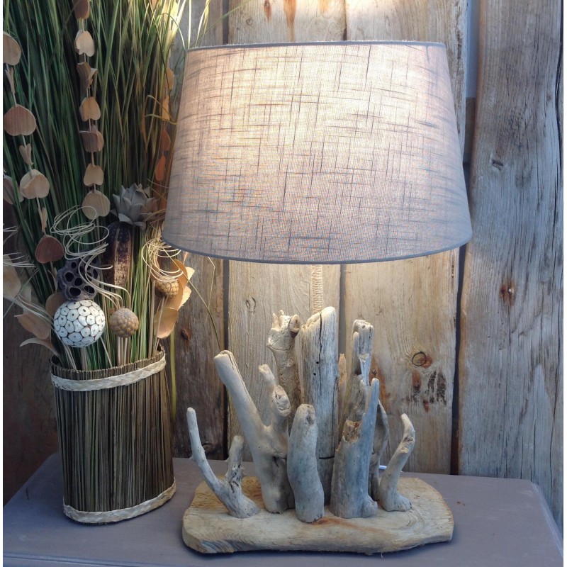 Lampe en bois flotté création artisanale