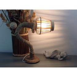 Lampe en bois flotté très originale