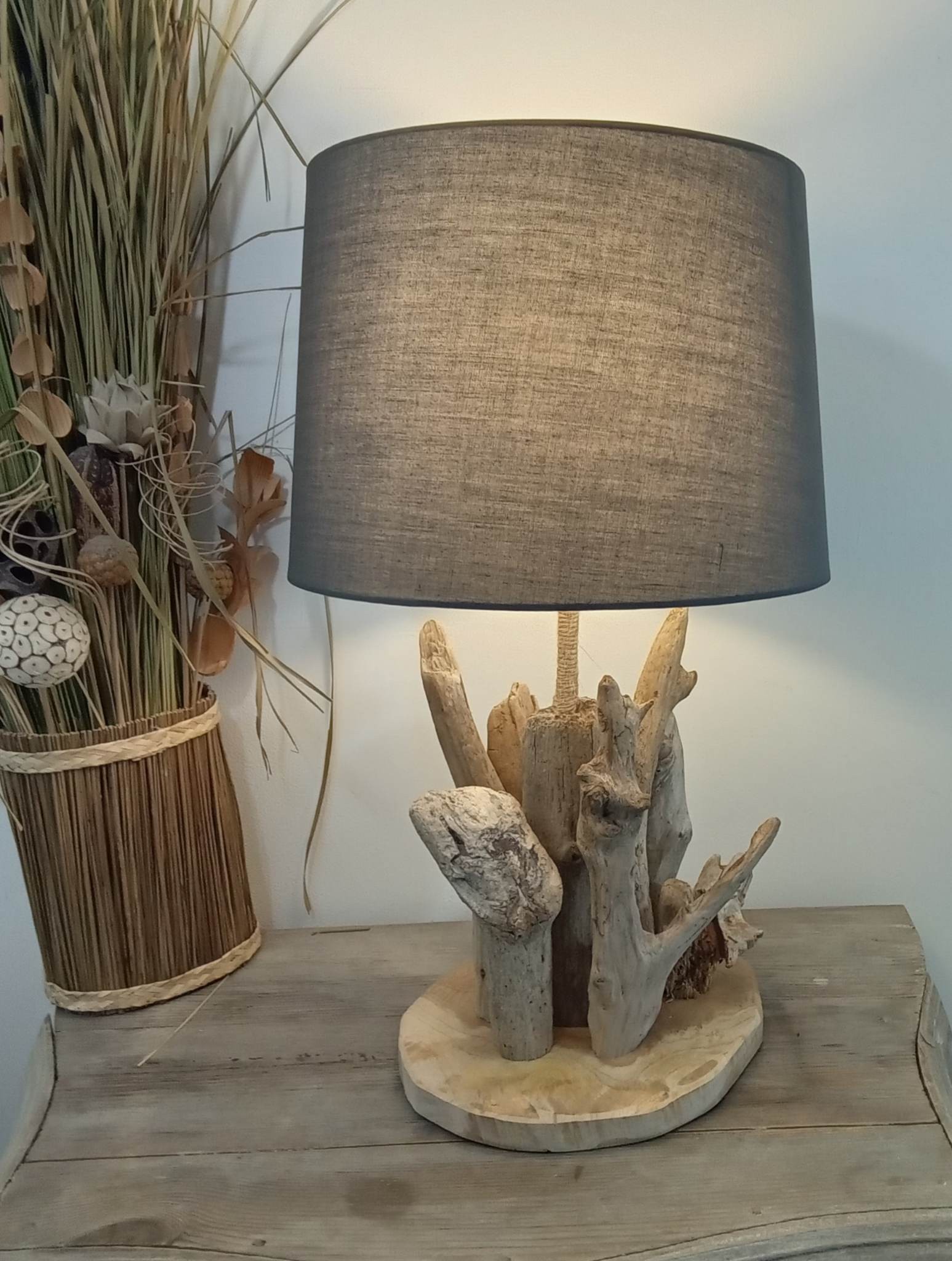 lampe en bois flotté fabrication artisanale